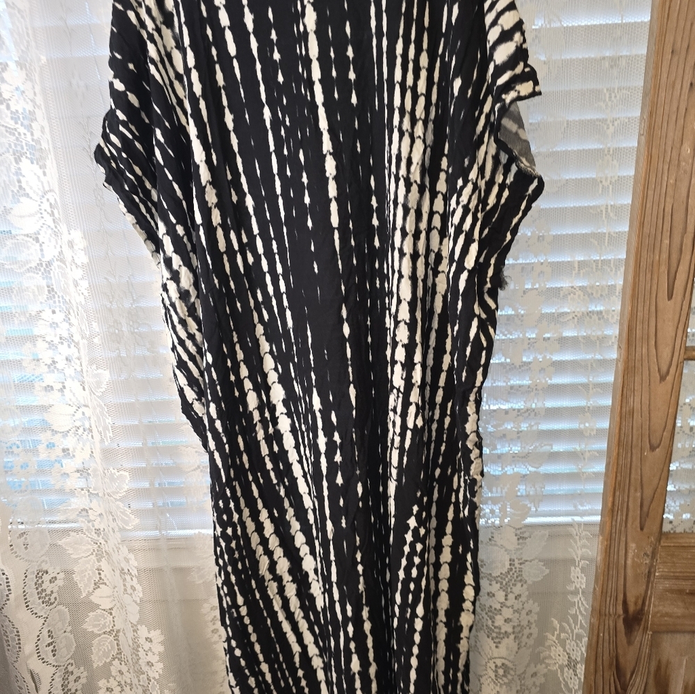 Boho Swimsuit Coverup, Black And White Tie Dye Kimono, One Size - Picture 6 of 6